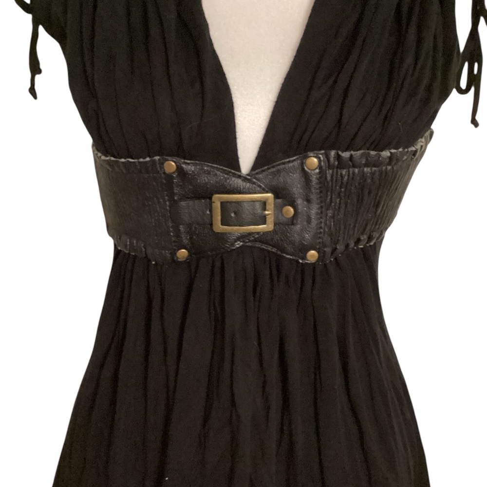 Sky Small Black Sleeveless Blouse with Leather Belt - Picture 3 of 10